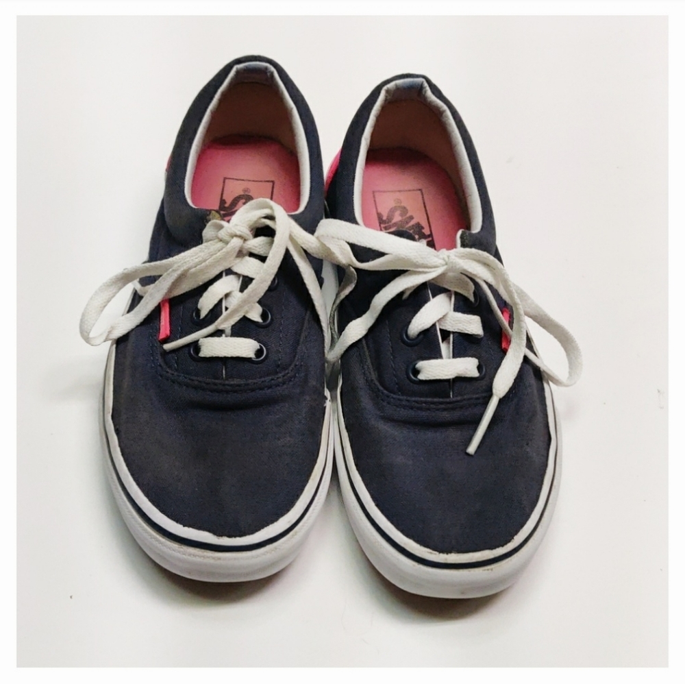 Vans Low Top Sneakers